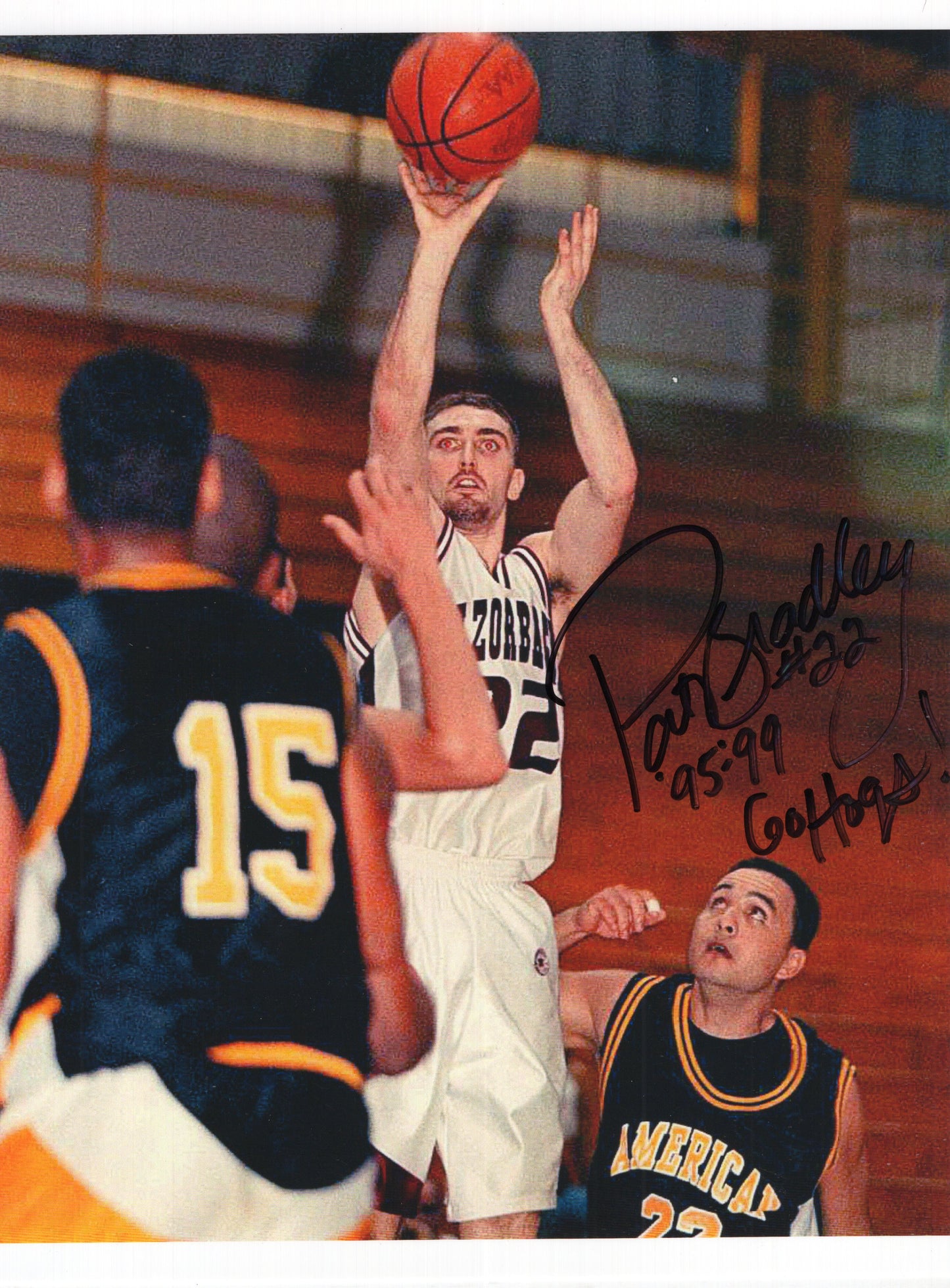 Pat Bradley #22 95-99 Go Hogs Inscription White Jersey Autograph Photo Arkansas Razorbacks Men's Basketball 8.5" x 11"